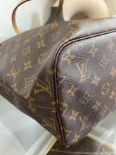 Load image into Gallery viewer, Neverfull MM Pivione SKU6392