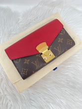Load image into Gallery viewer, Pallas Wallet Red SKU6152