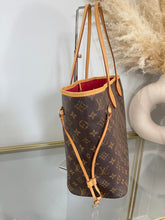 Load image into Gallery viewer, Neverfull MM Cerise SKU6290