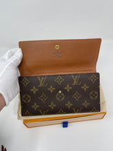 Load image into Gallery viewer, International Wallet SKU831