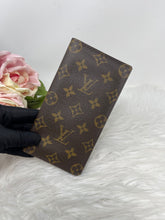 Load image into Gallery viewer, Checkbook Holder SKU6333