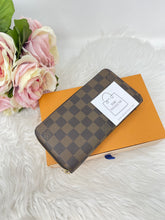 Load image into Gallery viewer, Zippy Wallet SKU6418