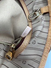 Load image into Gallery viewer, Delightful MM Monogram