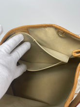 Load image into Gallery viewer, Galleria PM SKU1242