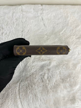 Load image into Gallery viewer, Zippy Coin Monogram SKU848
