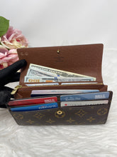 Load image into Gallery viewer, Sarah Wallet SKU6331