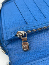 Load image into Gallery viewer, Men’s Zippy Wallet SKU1175