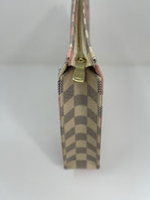 Load image into Gallery viewer, Toiletry 26 Tahittiene SKU1004