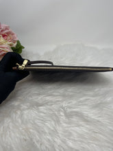 Load image into Gallery viewer, Neverfull Pouch MM DE SKU6293
