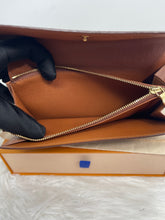 Load image into Gallery viewer, Sarah Wallet SKU6143