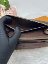 Load image into Gallery viewer, Zippy Wallet SKU6418