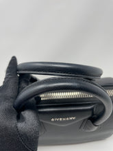 Load image into Gallery viewer, Givenchy Antigona SM SKU734