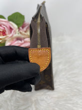 Load image into Gallery viewer, Toiletry 26 SKU6324