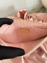 Load image into Gallery viewer, Neverfull Pouch MM Azur SKU6289