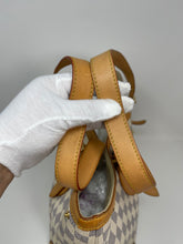 Load image into Gallery viewer, Hampstead MM Azur SKU1187