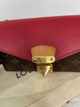 Load image into Gallery viewer, Pallas Wallet Red SKU6152