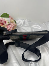 Load image into Gallery viewer, Gucci Messenger SKU6257