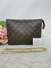 Load image into Gallery viewer, Toiletry 26 SKU6324