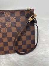 Load image into Gallery viewer, Neverfull Pouch MM DE SKU6293