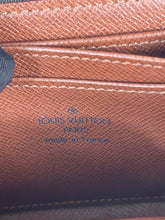 Load image into Gallery viewer, Zippy Coin Monogram SKU848