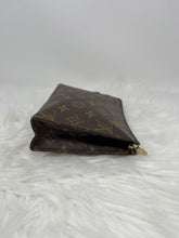 Load image into Gallery viewer, Toiletry 19 SKU1537