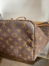 Load image into Gallery viewer, Neverfull GM Beige SKU6347