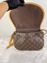 Load image into Gallery viewer, Menilmontant PM Monogram SKU740