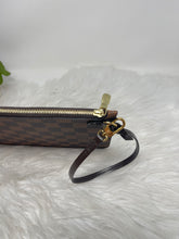 Load image into Gallery viewer, Neverfull Pouch MM DE SKU6293