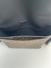 Load image into Gallery viewer, Messenger Magnetic Bag SKU1507