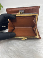 Load image into Gallery viewer, Kisslock Wallet SKU6327