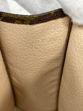 Load image into Gallery viewer, Toiletry 19 SKU1537