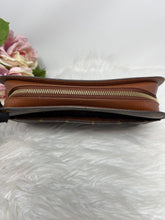 Load image into Gallery viewer, Orsay Clutch SKU6337