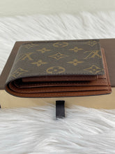 Load image into Gallery viewer, Men’s Wallet Monogram SKU816