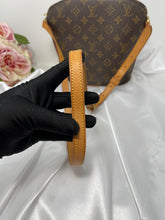 Load image into Gallery viewer, Drouot Crossbody SKU6244