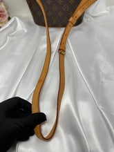 Load image into Gallery viewer, Drouot Crossbody SKU6244