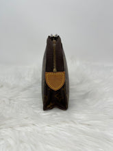 Load image into Gallery viewer, Toiletry 19 SKU1537