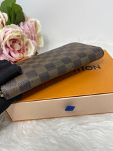 Load image into Gallery viewer, Zippy Wallet SKU6418