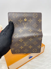 Load image into Gallery viewer, Kisslock Wallet SKU6355