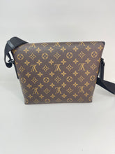 Load image into Gallery viewer, Messenger Magnetic Bag SKU1507