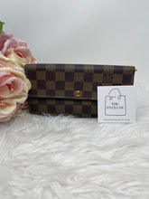 Load image into Gallery viewer, Sarah DE Wallet SKU6335