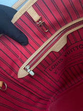 Load image into Gallery viewer, Neverfull MM Cerise SKU6290