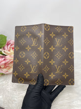 Load image into Gallery viewer, Checkbook Holder SKU6333