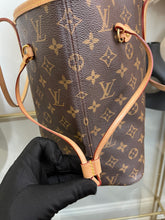 Load image into Gallery viewer, Neverfull MM Cerise SKU6340
