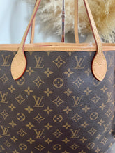 Load image into Gallery viewer, Neverfull MM Cerise SKU6340