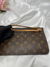 Load image into Gallery viewer, Neverfull Pouch MM Beige SKU6270