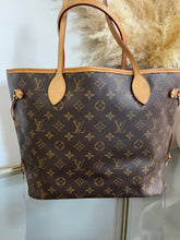 Load image into Gallery viewer, Neverfull MM Pivione SKU6392