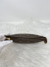 Load image into Gallery viewer, Toiletry 19 SKU1537