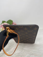 Load image into Gallery viewer, Neverfull Pouch MM Cerise SKU6292