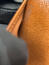 Load image into Gallery viewer, Checkbook Holder SKU6333