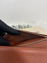 Load image into Gallery viewer, Kisslock Long Wallet SKU6099